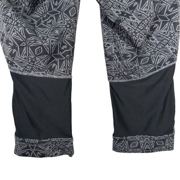 Athleta  Bare to Run Cairo Cropped Leggings Capri - Picture 5 of 8